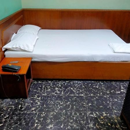 Hotel Heera Kalküta Dış mekan fotoğraf