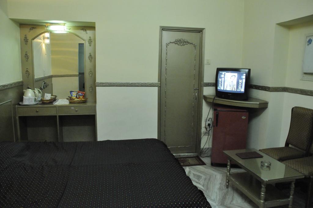 Hotel Heera Kalküta Dış mekan fotoğraf
