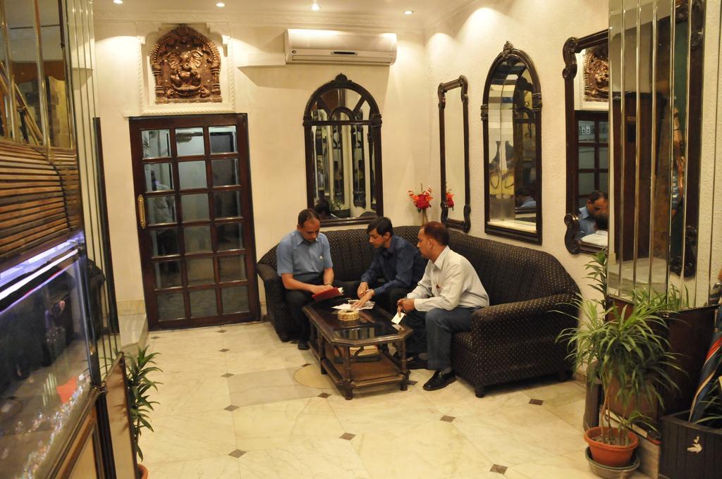 Hotel Heera Kalküta Dış mekan fotoğraf