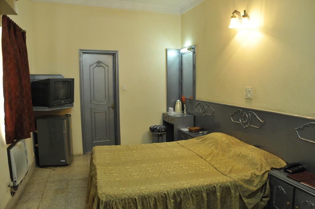 Hotel Heera Kalküta Oda fotoğraf