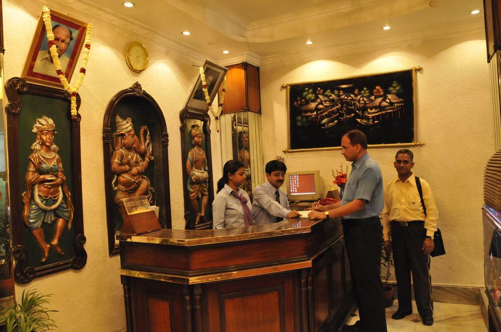 Hotel Heera Kalküta Dış mekan fotoğraf