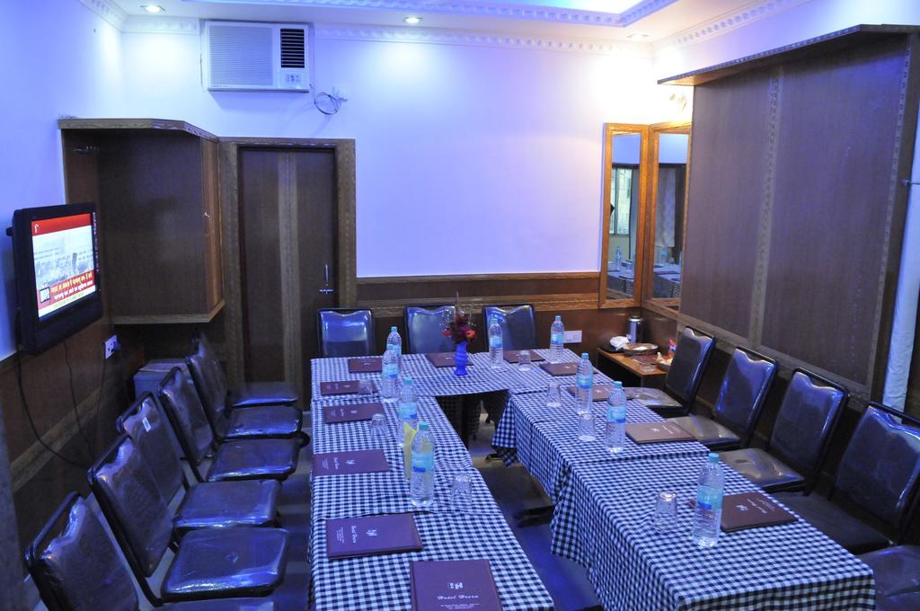 Hotel Heera Kalküta Dış mekan fotoğraf