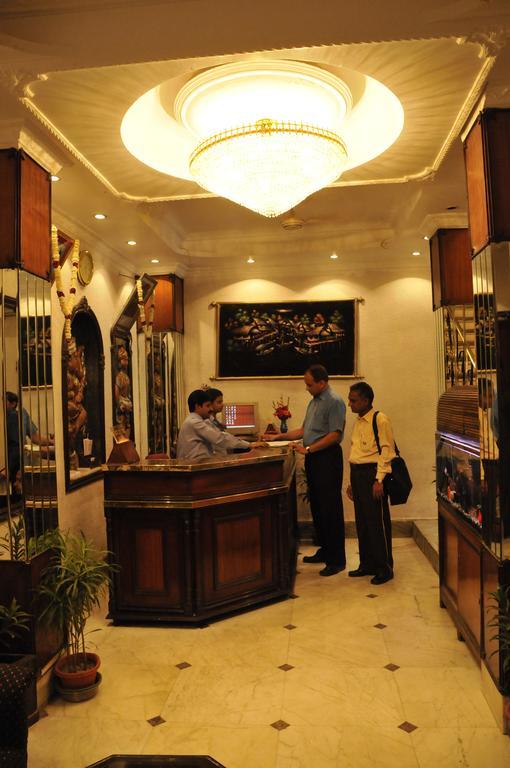 Hotel Heera Kalküta Dış mekan fotoğraf