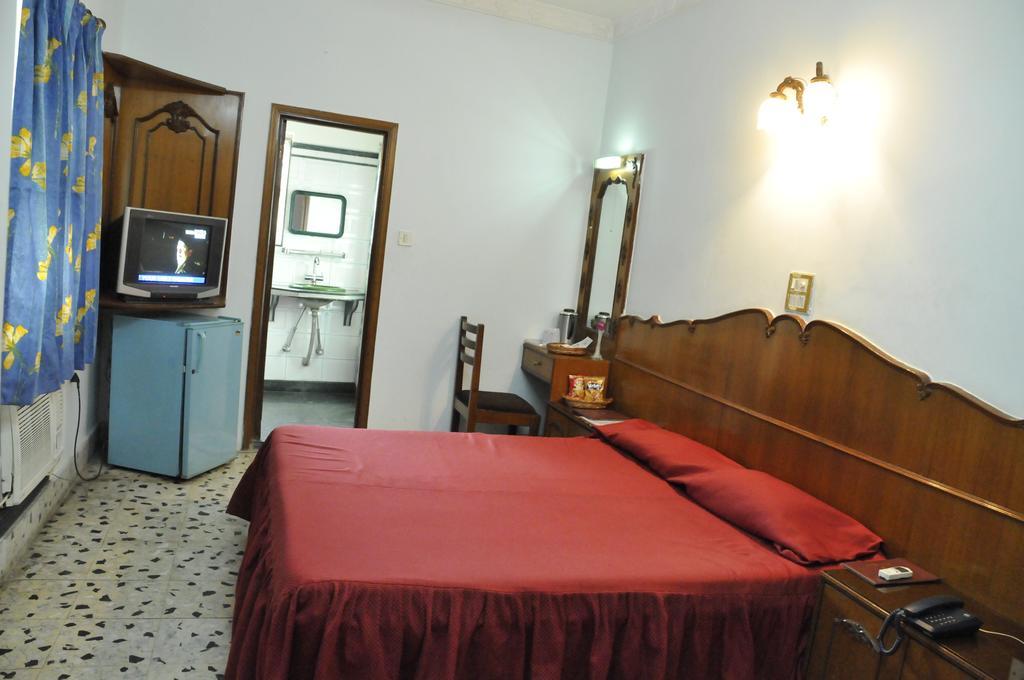 Hotel Heera Kalküta Oda fotoğraf