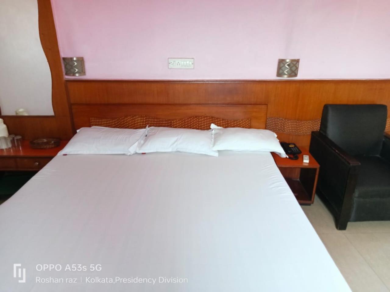 Hotel Heera Kalküta Dış mekan fotoğraf