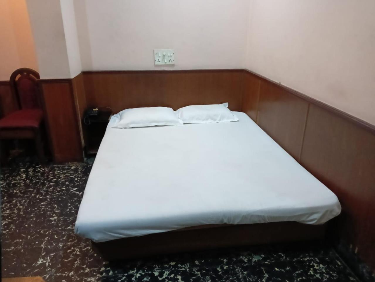 Hotel Heera Kalküta Dış mekan fotoğraf