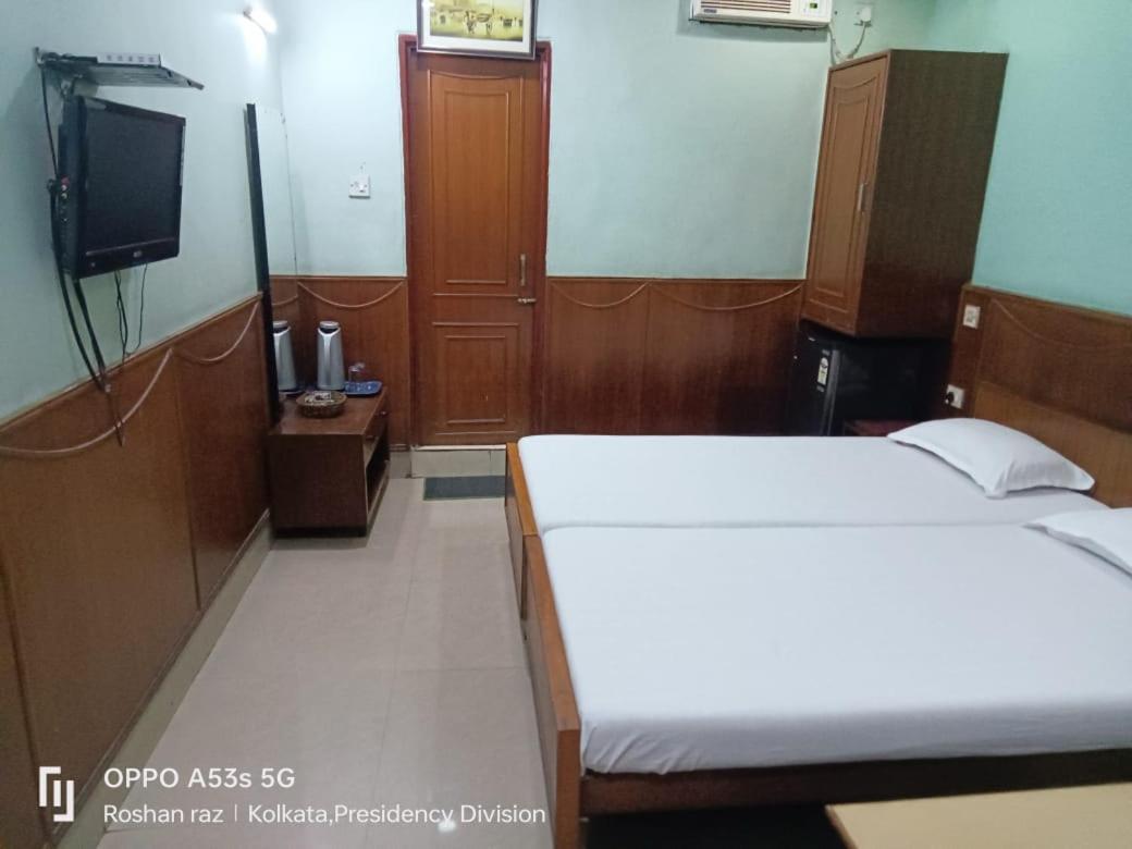 Hotel Heera Kalküta Dış mekan fotoğraf