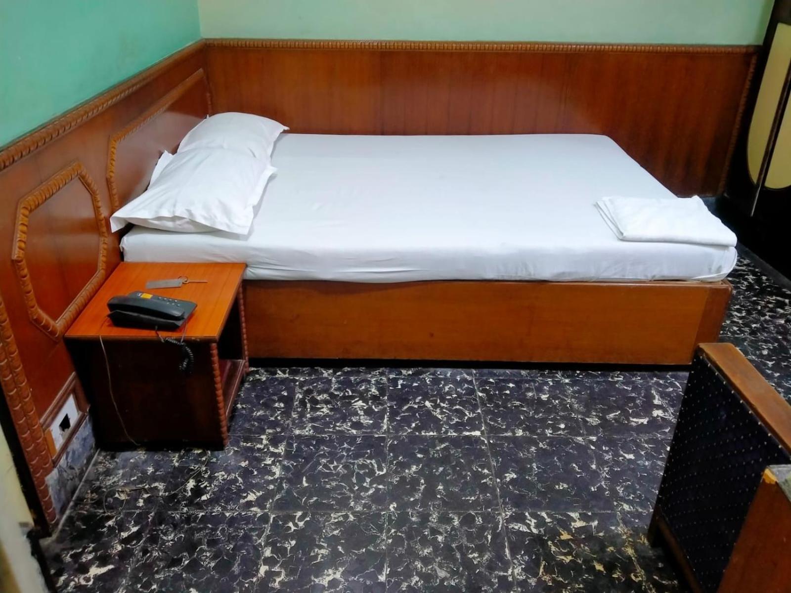 Hotel Heera Kalküta Dış mekan fotoğraf