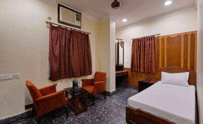 Hotel Heera Kalküta Dış mekan fotoğraf