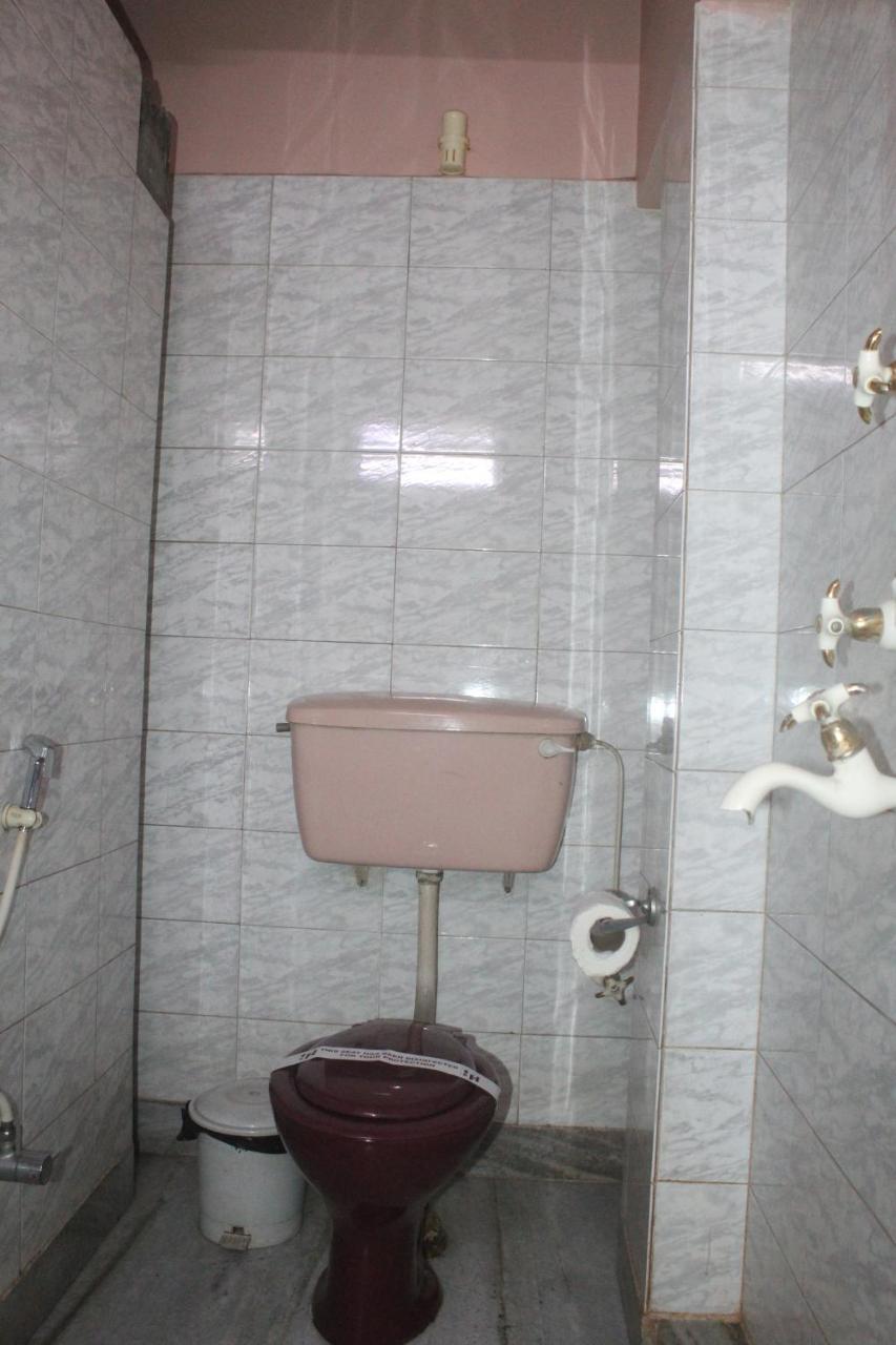 Hotel Heera Kalküta Dış mekan fotoğraf