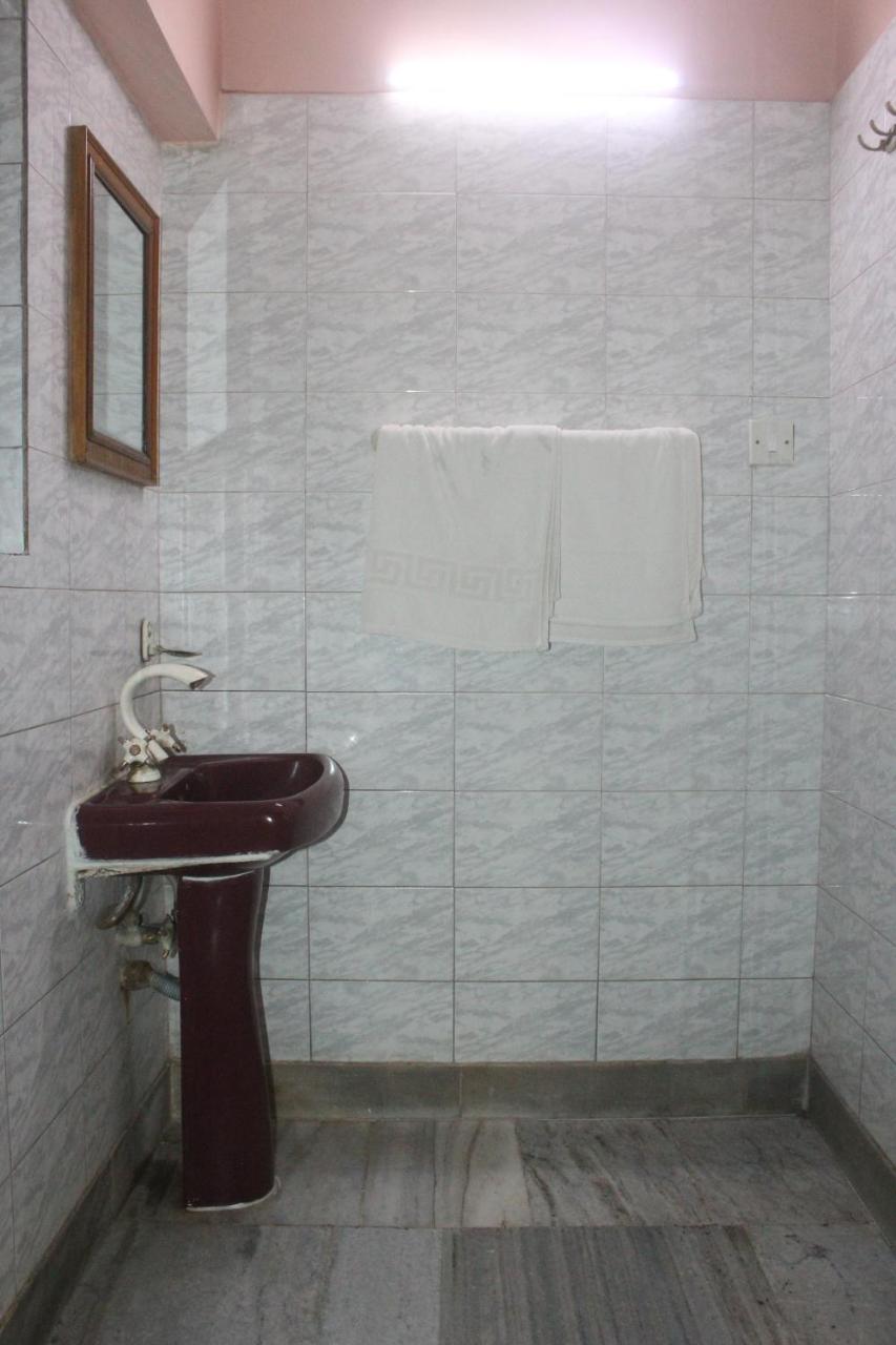 Hotel Heera Kalküta Dış mekan fotoğraf