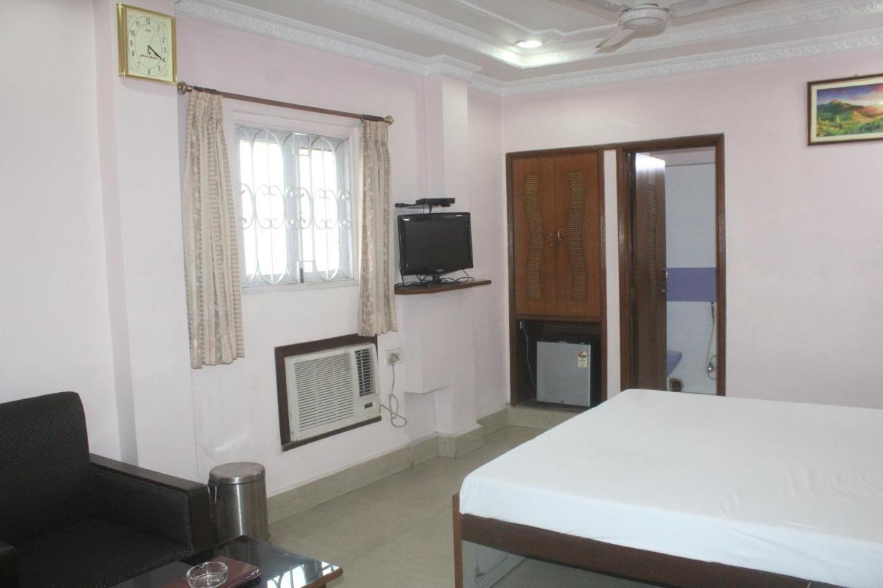 Hotel Heera Kalküta Dış mekan fotoğraf
