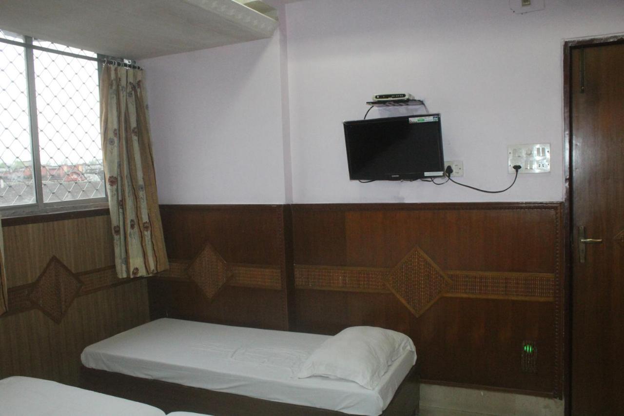 Hotel Heera Kalküta Dış mekan fotoğraf