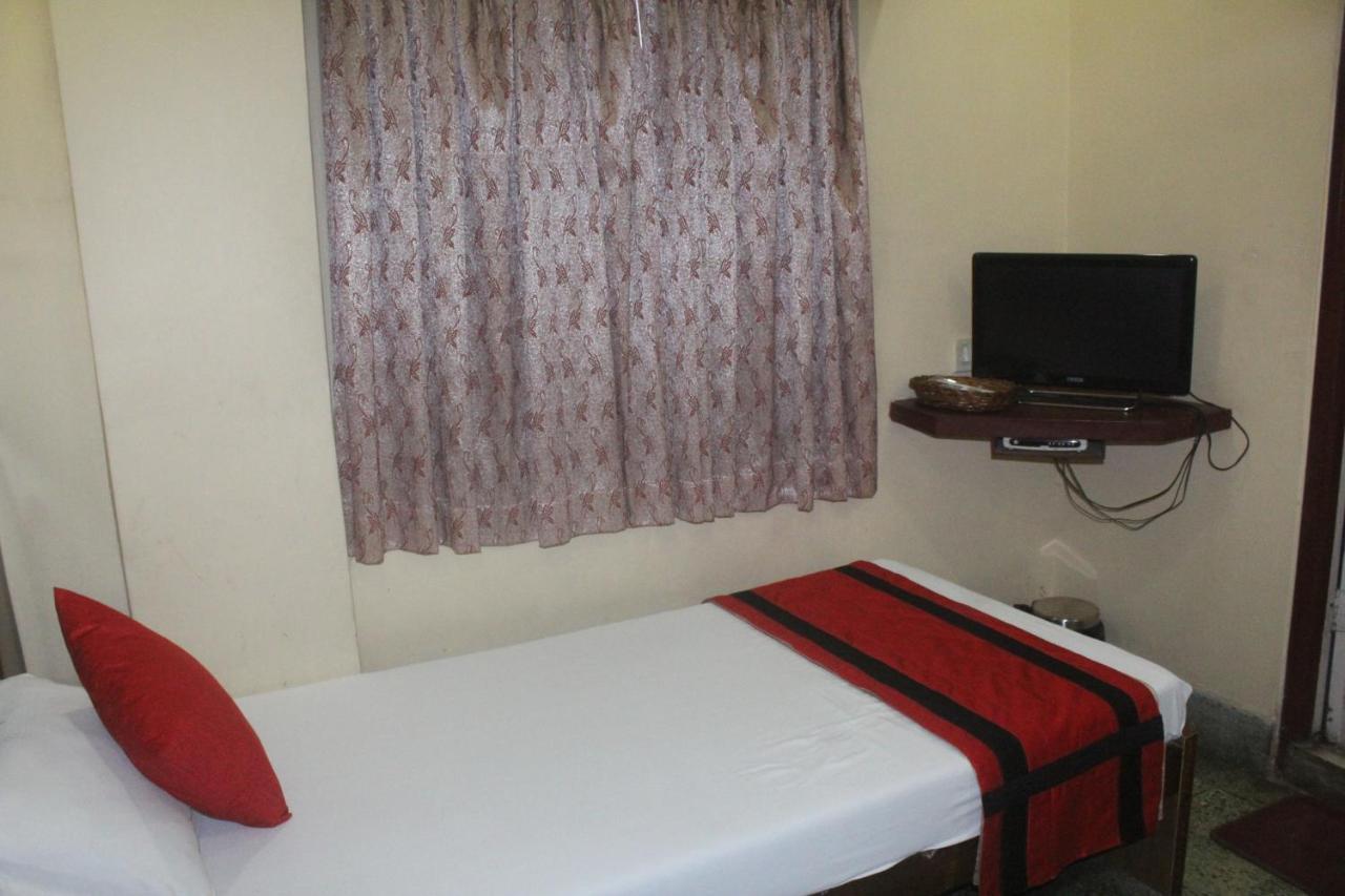 Hotel Heera Kalküta Dış mekan fotoğraf