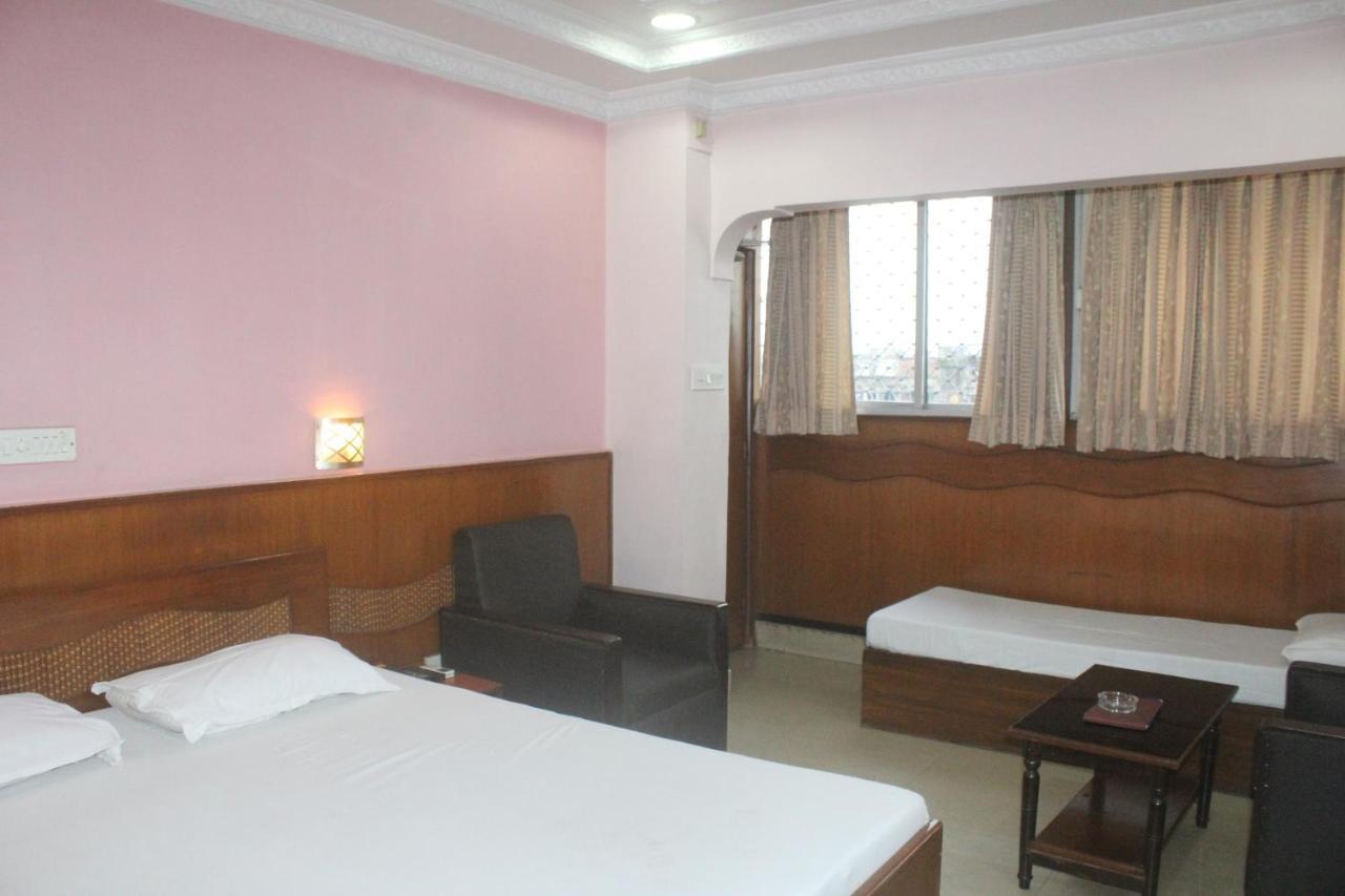 Hotel Heera Kalküta Dış mekan fotoğraf