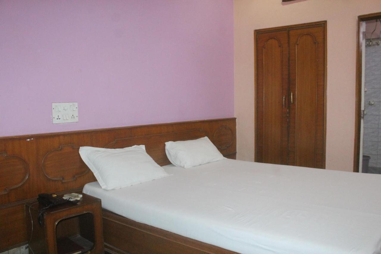Hotel Heera Kalküta Dış mekan fotoğraf