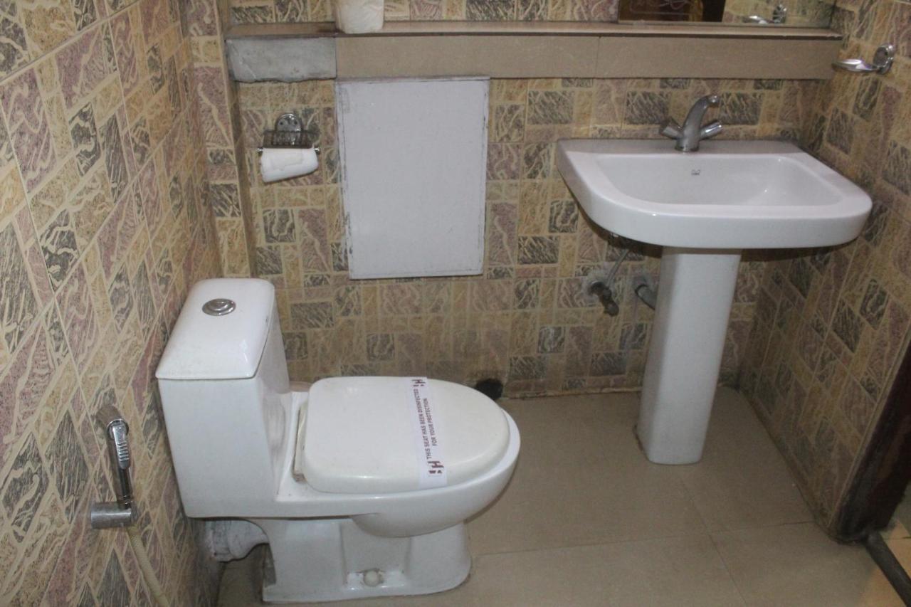 Hotel Heera Kalküta Dış mekan fotoğraf