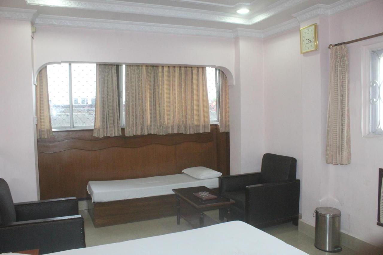 Hotel Heera Kalküta Dış mekan fotoğraf