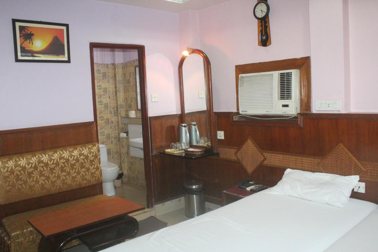 Hotel Heera Kalküta Dış mekan fotoğraf