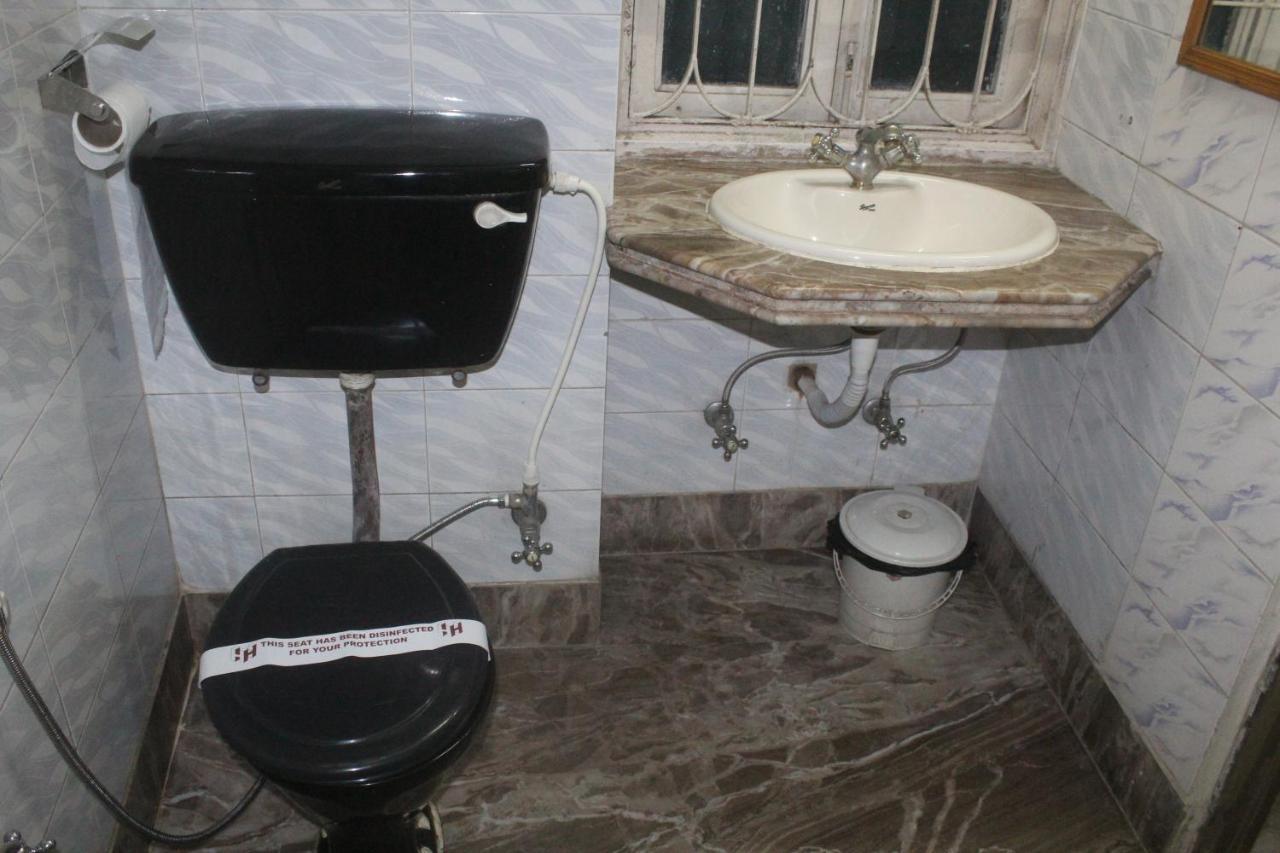 Hotel Heera Kalküta Dış mekan fotoğraf