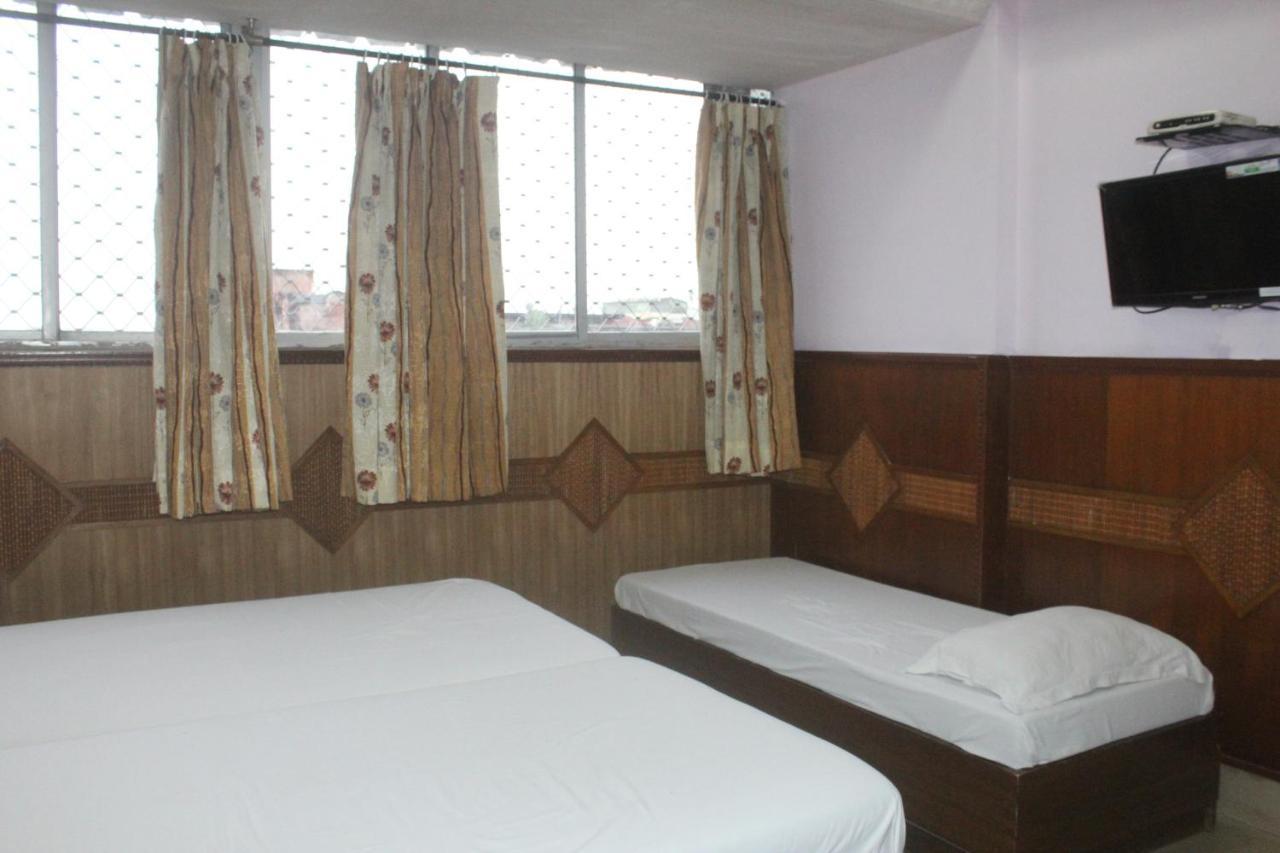 Hotel Heera Kalküta Dış mekan fotoğraf
