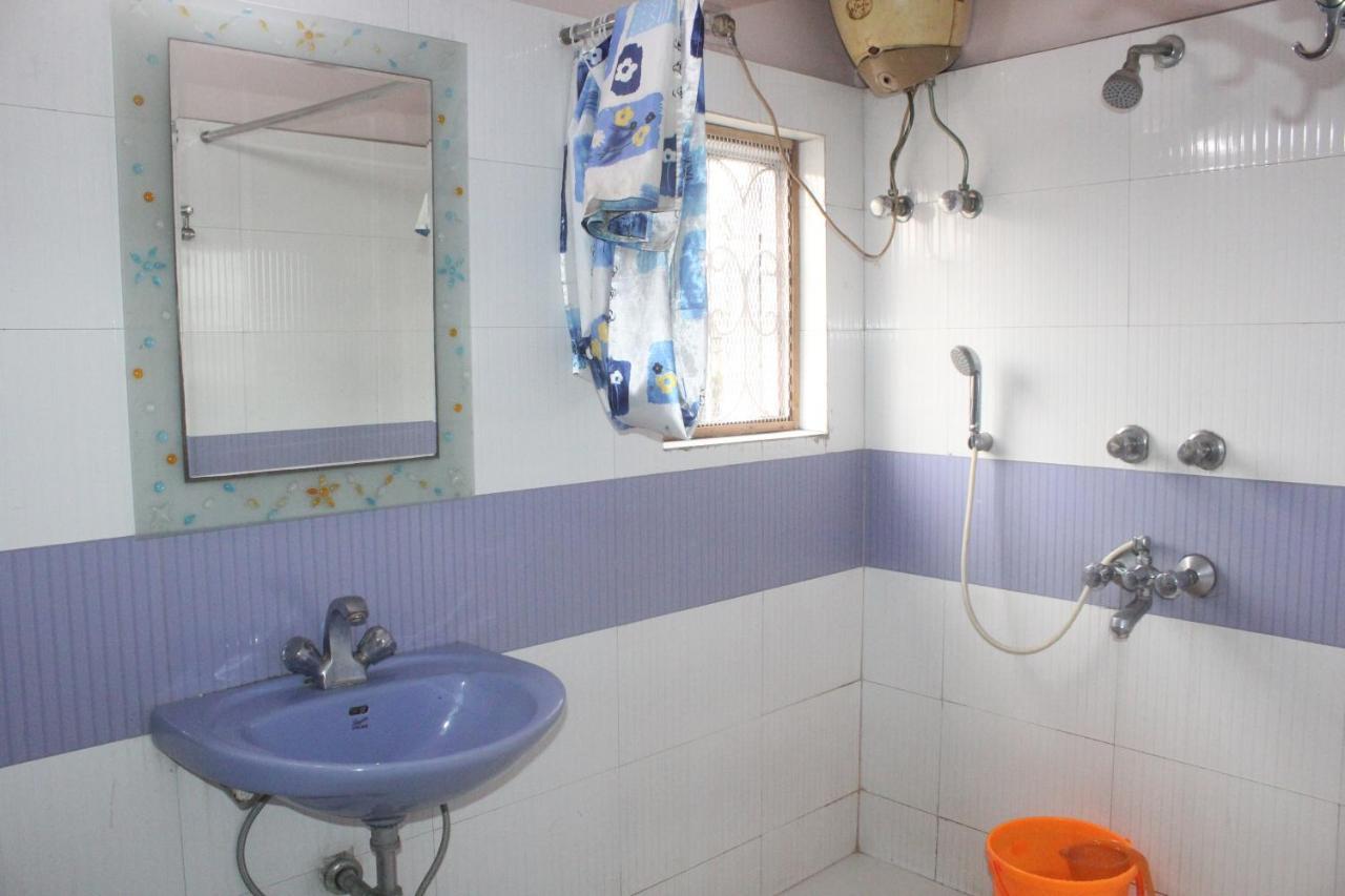 Hotel Heera Kalküta Dış mekan fotoğraf