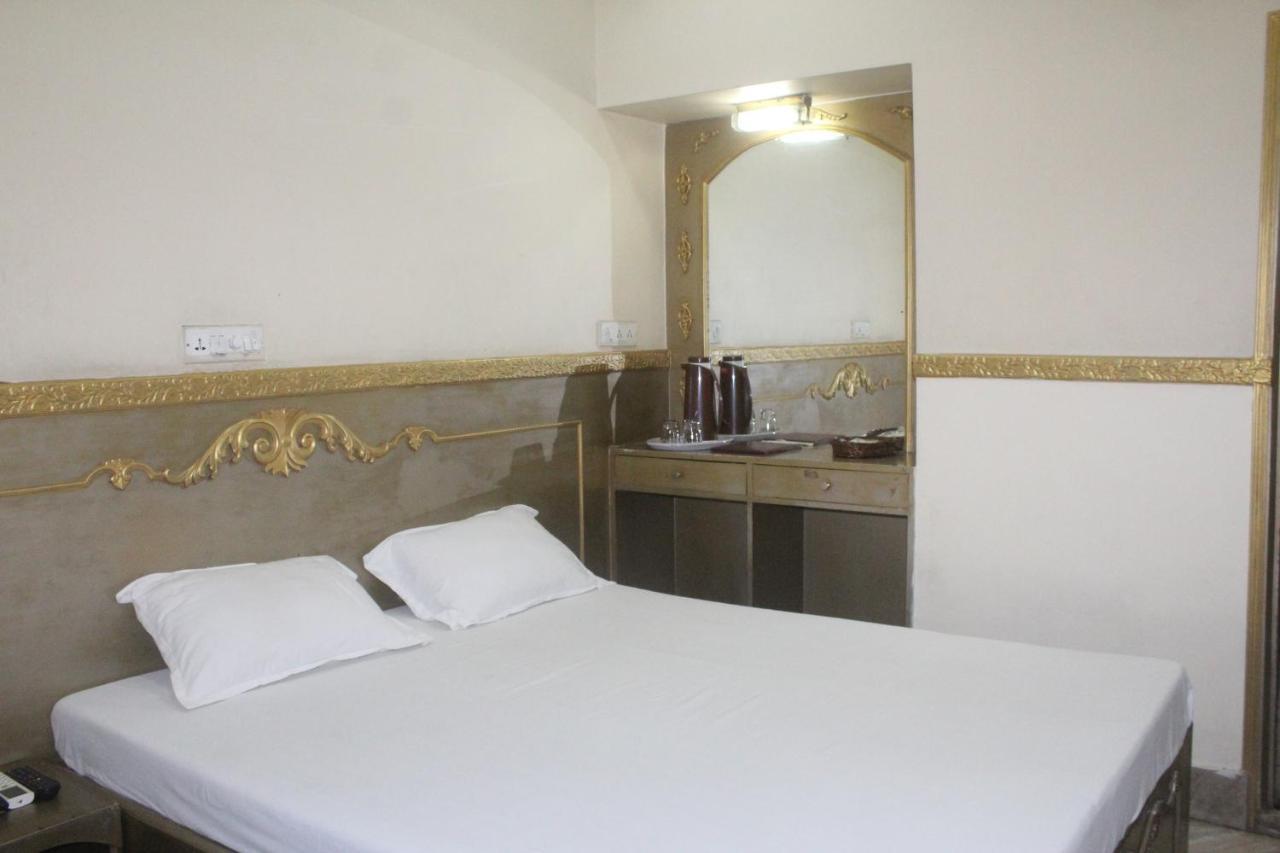 Hotel Heera Kalküta Dış mekan fotoğraf