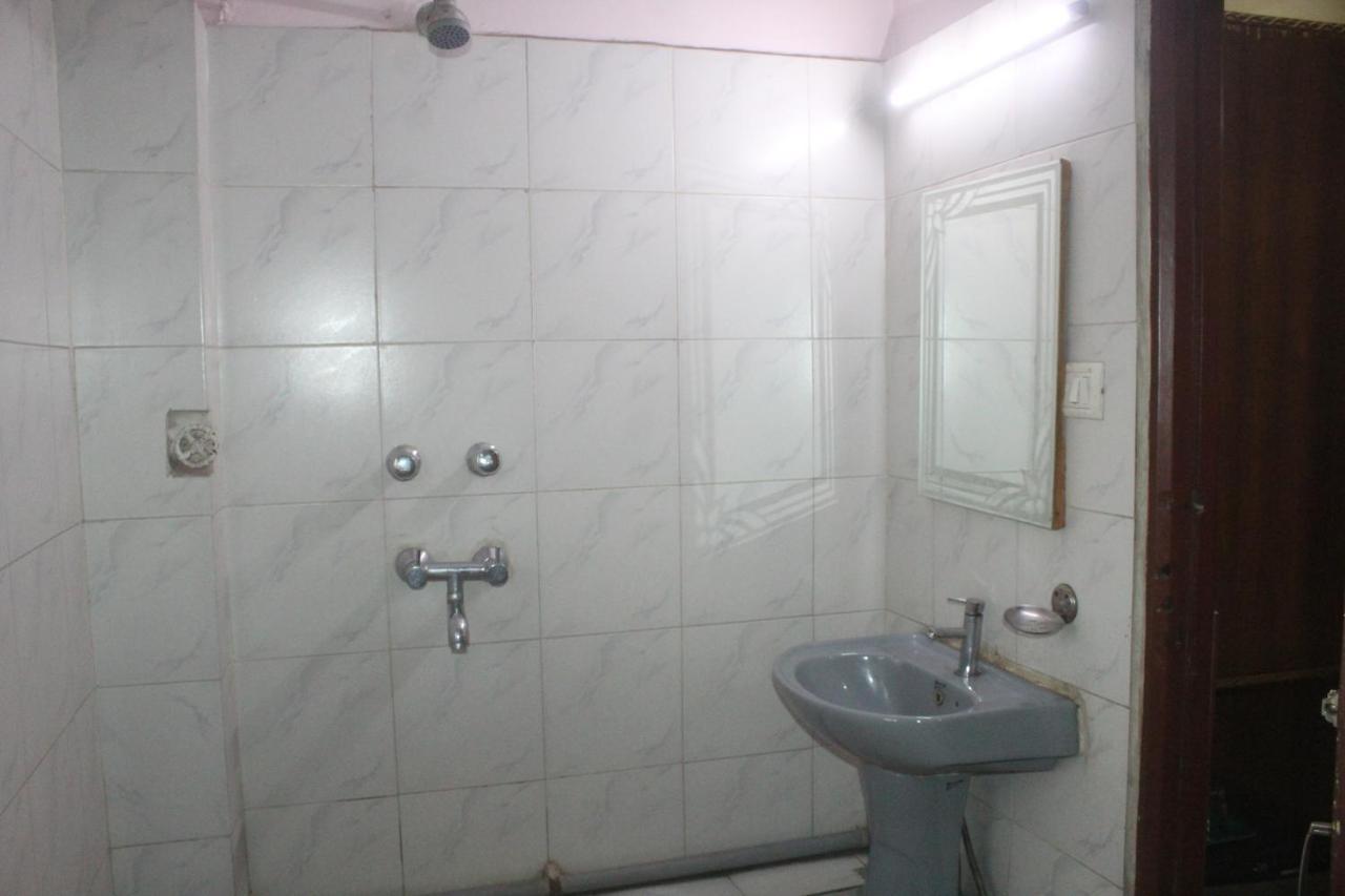 Hotel Heera Kalküta Dış mekan fotoğraf