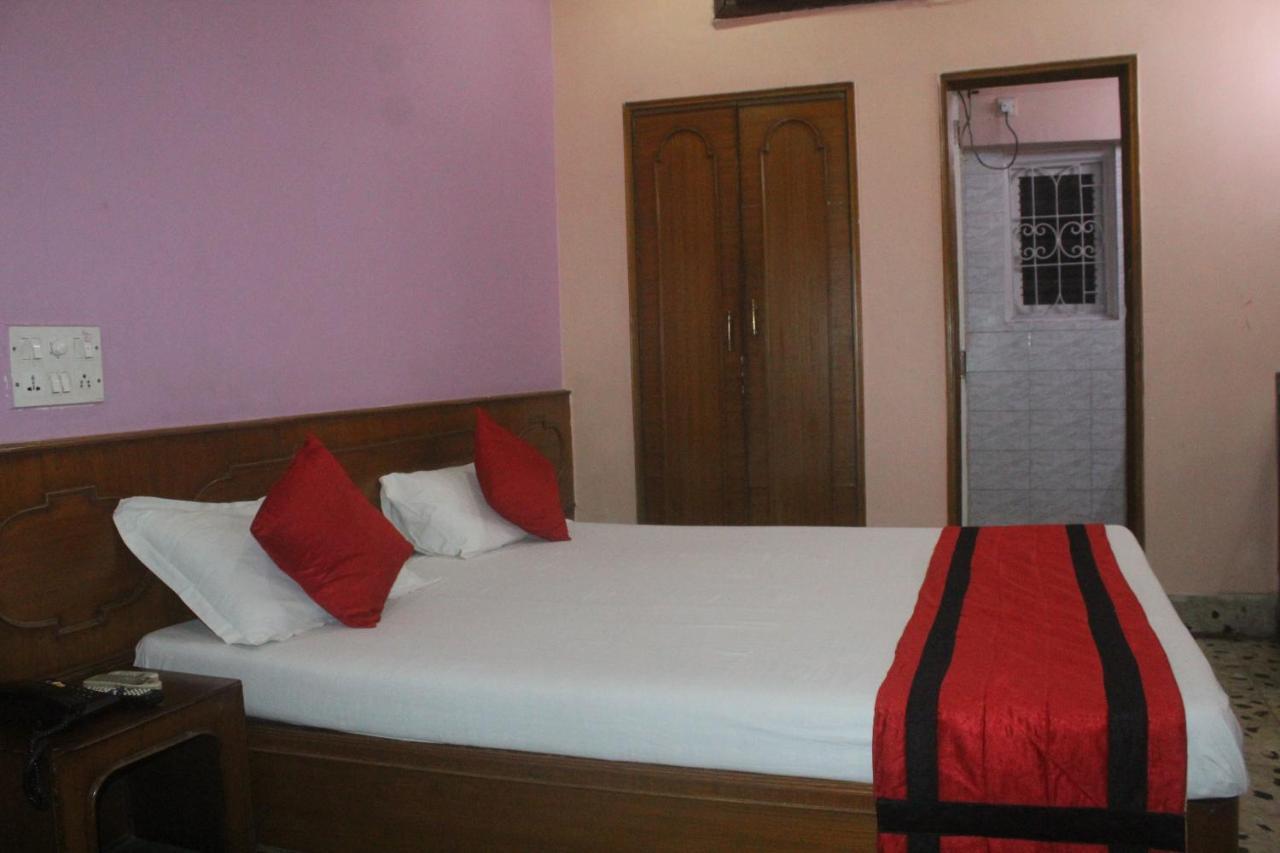 Hotel Heera Kalküta Dış mekan fotoğraf
